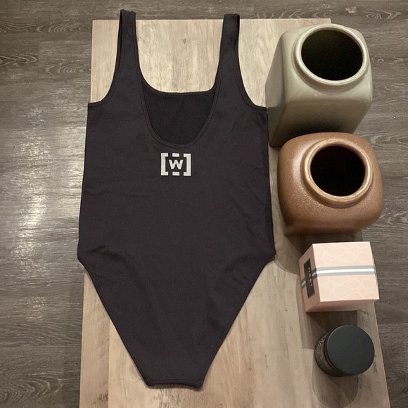 Wolford Shaping Athleisure Bodysuit NWT US L - Picture 5 of 9